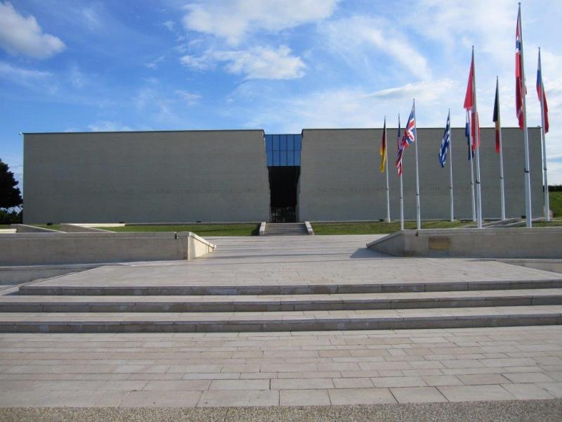 Entrée du Mémorial de Caen